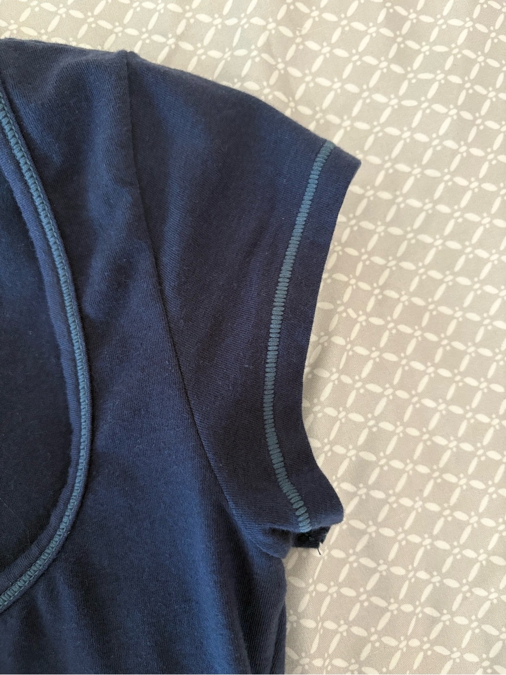 Medium SKIMS Navy Jersey Scoop Neck Short Sleeve Shirt - Picture 5 of 10